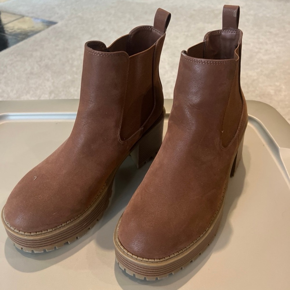 Mia Ankle Chunky heel boots